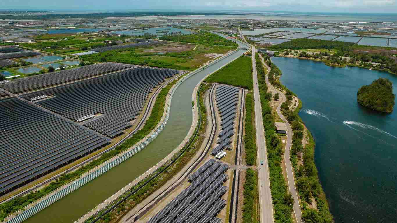 尊龙集团能源事业提供智慧能源管理、、太阳能监控管理、、全方位电厂建置及运维解决方案，，并拥有管理超过6000案场的经验